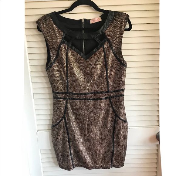 Gold dress! - Picture 1 of 2